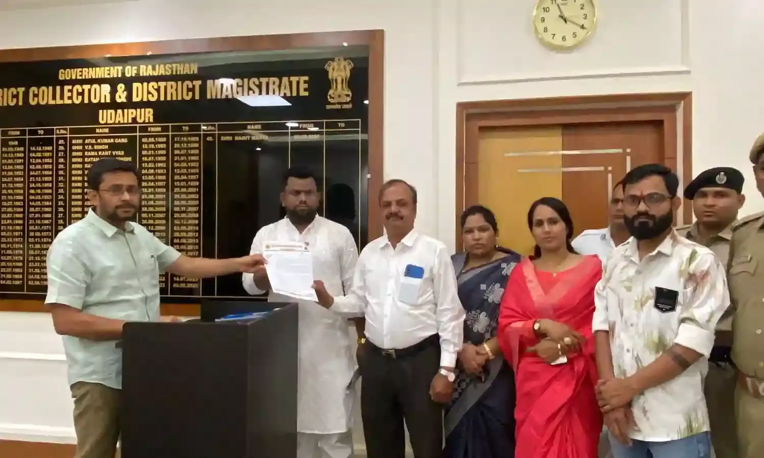 गरबा कार्यक्रमों में फूहड़ता रोकने हेतु एकलिंगनाथ सेवा संगठन ने प्रशासन व पुलिस को सौंपा ज्ञापन