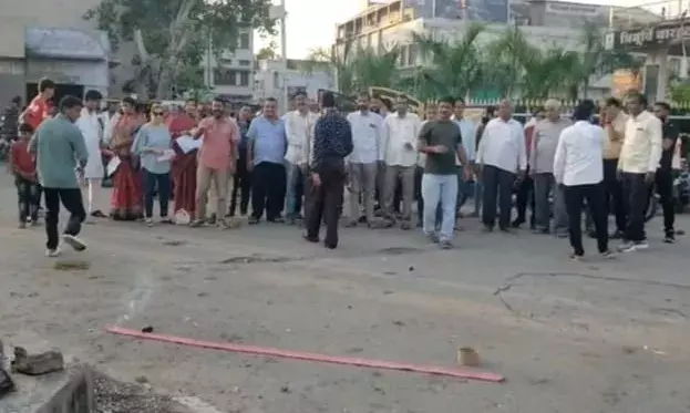 धर्मांतरण विरोधी कानून लागू होने पर हिंदू जागरण मंच ने की आतिशबाजी धर्मांतरण विरोधी कानून लागू होने पर हिंदू जागरण मंच ने की आतिशबाजी