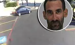 वॉशिंग मशीन विवाद पर कर्मचारी ने कुल्हाड़ी से काटा सिर, फिर कूड़ेदान में फेंका**