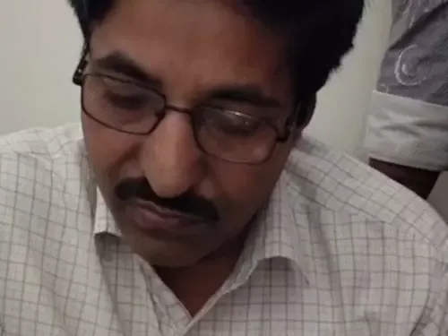 धर्मविरोधी टिप्पणी का आरोप: उप प्रधानाचार्य की ग्रामीणों ने की पिटाई, पुलिस ने किया गिरफ्तार, लेसवा स्कूल में हंगामा