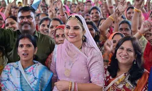 बेटियों को पढ़ाएं-लिखाएं, उन्हें आगे बढ़ने के लिए सदैव प्रेरित करें :कलक्टर