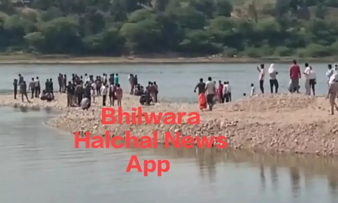 बजरी भरने आये ट्रेलर का चालक-खलासी डूबे, चालक का शव मिला, खलासी की तलाश जारी