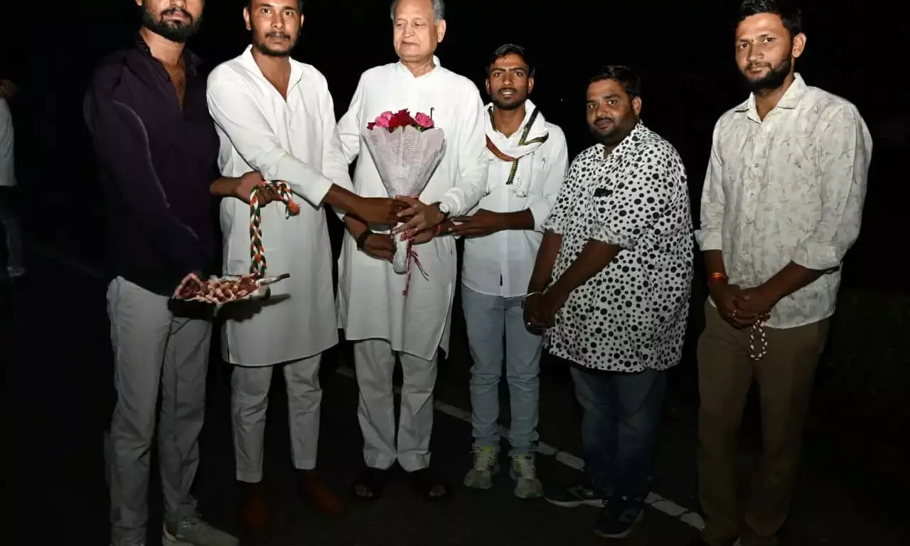 राजस्थान के पूर्व मुख्यमंत्री गहलोत से मुलाकात