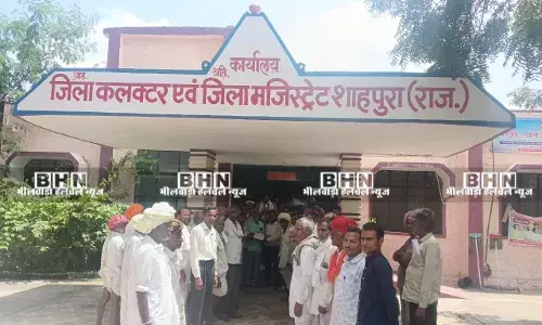 कादीसहना के किसानों का एडीएम कार्यालय पर प्रदर्शन, फसल बीमा क्लेम व गिरदावरी में देरी का विरोध कादीसहना के किसानों का एडीएम कार्यालय पर प्रदर्शन, फसल बीमा क्लेम व गिरदावरी में देरी का विरोध