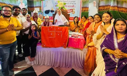 दो दिन पंचामृत अभिषेक और विधान की पूजा मुख्य वेदी पर की गई