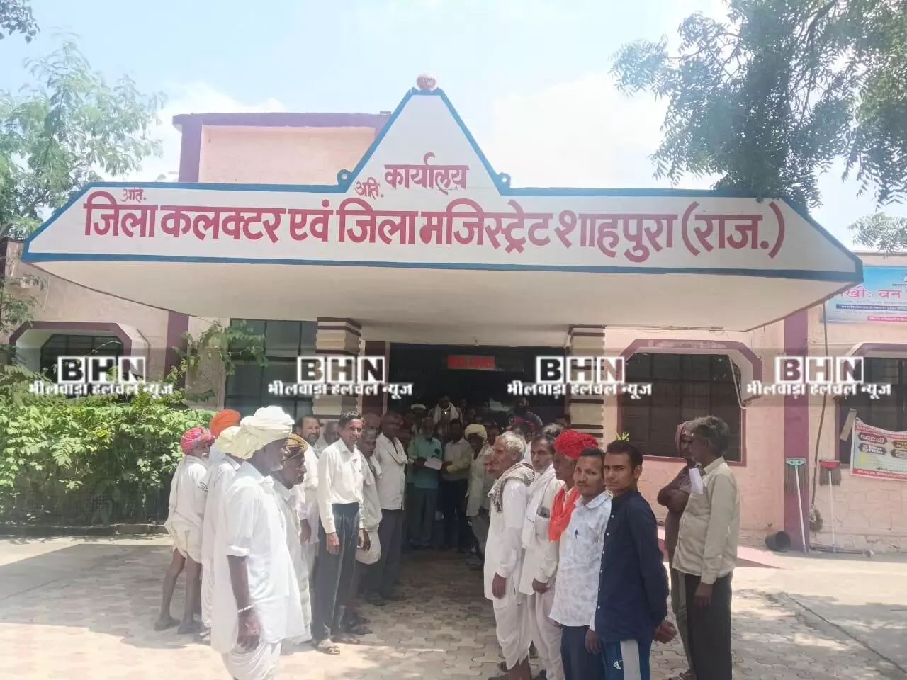 कादीसहना के किसानों का एडीएम कार्यालय पर प्रदर्शन, फसल बीमा क्लेम व गिरदावरी में देरी का विरोध कादीसहना के किसानों का एडीएम कार्यालय पर प्रदर्शन, फसल बीमा क्लेम व गिरदावरी में देरी का विरोध