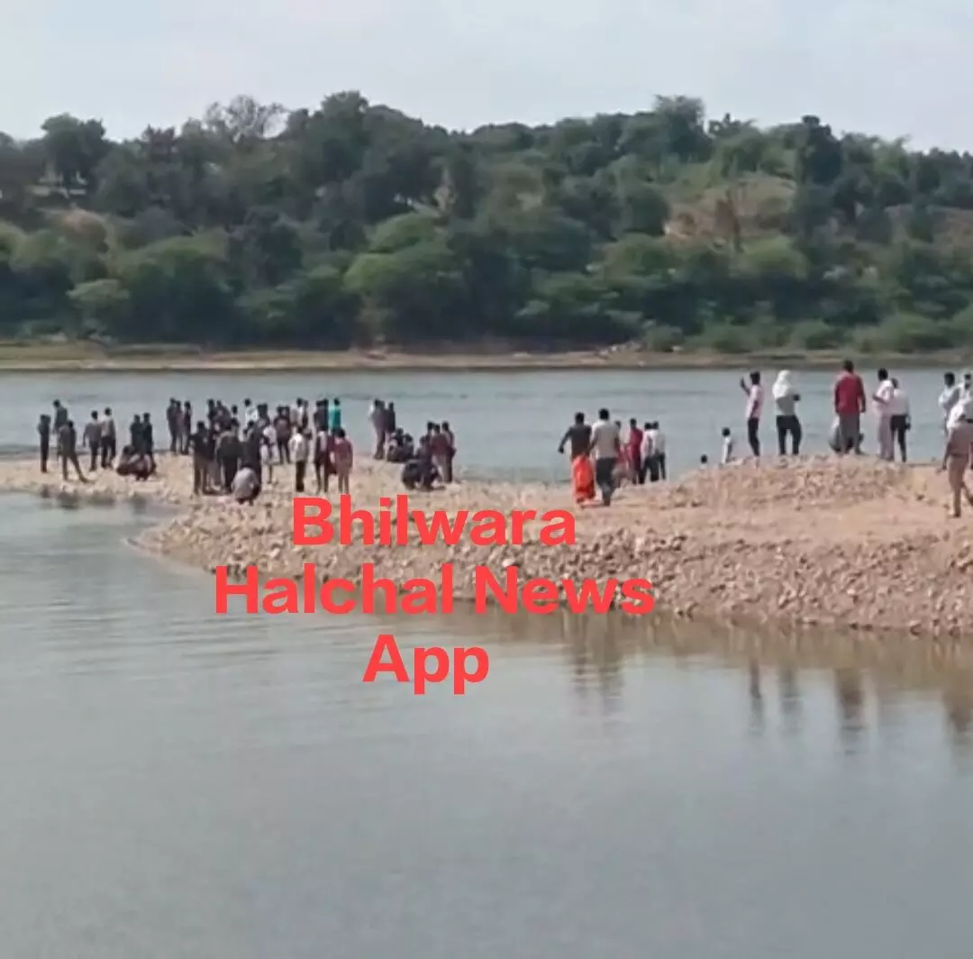 बजरी भरने आये ट्रेलर का चालक-खलासी डूबे, चालक का शव मिला, खलासी की तलाश जारी बजरी भरने आये ट्रेलर का चालक-खलासी डूबे, चालक का शव मिला, खलासी की तलाश जारी