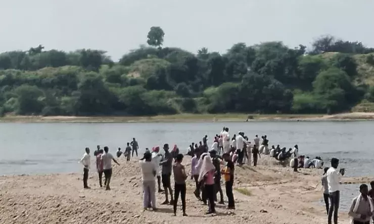 चालक के बाद दूसरे दिन मिला खलासी का शव