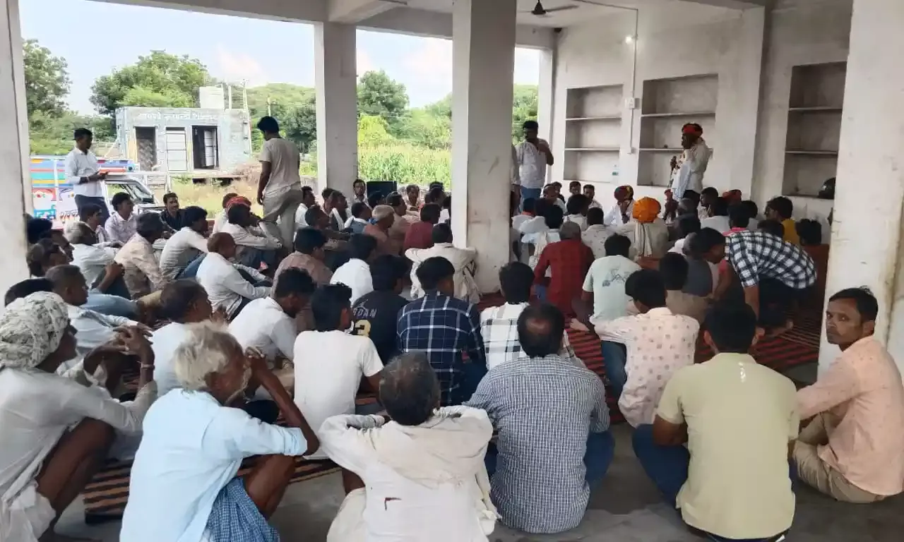 शक्करगढ़ सहित 6 मंडलों में धीरज गुर्जर ने कांग्रेसजनों की ली बैठक, कार्यकर्ताओं को दिए दिशा-निर्देश