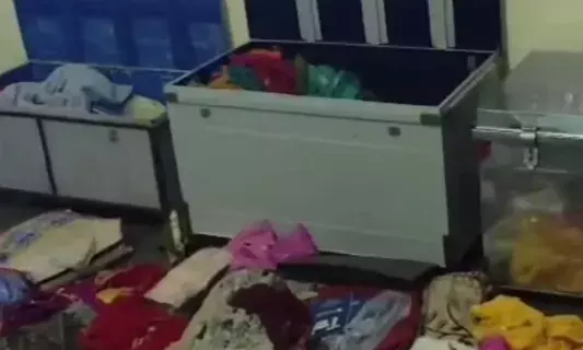 शक्करगढ़ पुलिस बेपरवाह, खजूरी के बाद अब केसरपुरा गांव बना चोरों का निशान, दिनदहाड़े मकान में दिखाएं हाथ शक्करगढ़ पुलिस बेपरवाह, खजूरी के बाद अब केसरपुरा गांव बना चोरों का निशान, दिनदहाड़े मकान में दिखाएं हाथ