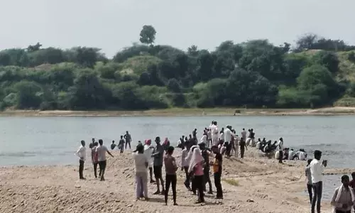 चालक के बाद दूसरे दिन मिला खलासी का शव