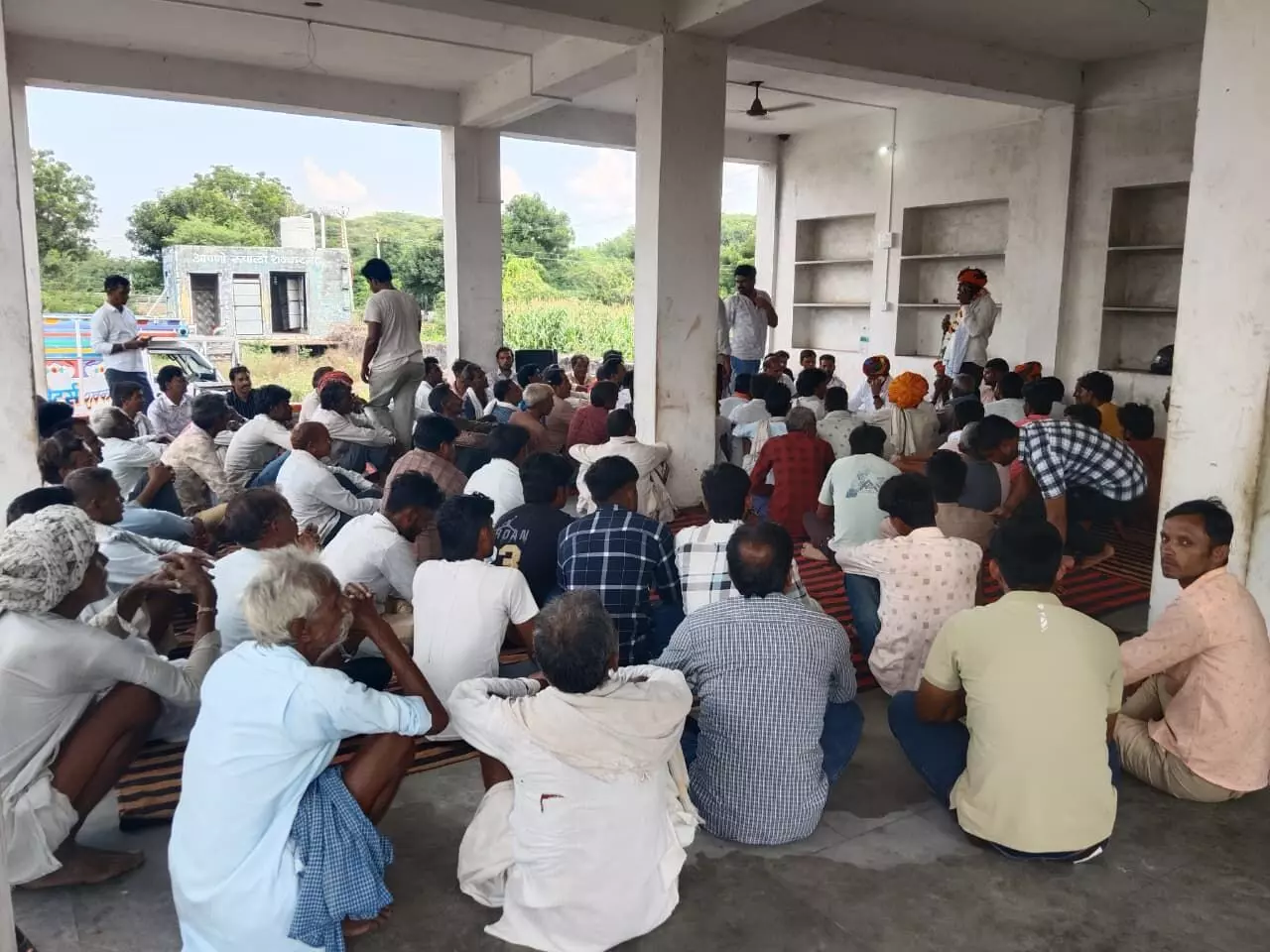 शक्करगढ़ सहित 6 मंडलों में धीरज गुर्जर ने कांग्रेसजनों की ली बैठक, कार्यकर्ताओं को दिए दिशा-निर्देश