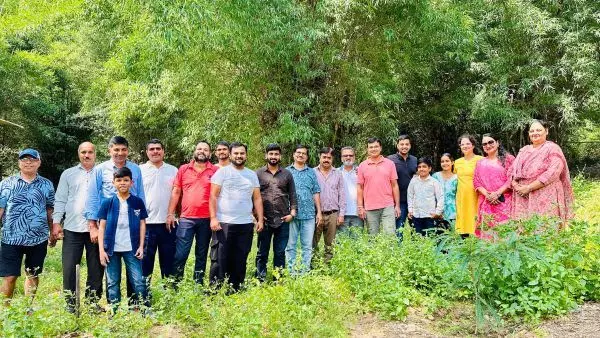 हिन्दी दिवस पर 151 पौधे रोपे