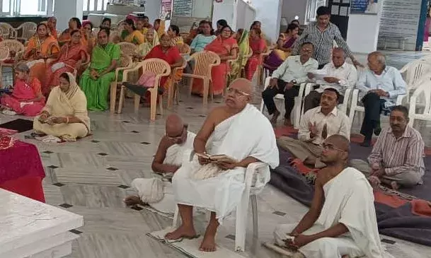 श्रध्दा और भक्ति पूर्वक प्रभु की भक्ति करने में तत्पर बनना चाहिए : जैनाचार्य महाराज