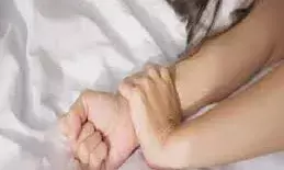 अल सुबह महिला को अकेला पाकर किया रेप, ग्रामीणों ने आरोपित को दबोचा