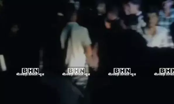 कुंवारिया के डूमखेड़ा इलाके में ग्रामीणों का होटल पर छापा