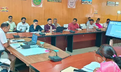 समीक्षा बैठक में संपर्क पोर्टल पर लंबित शिकायतों के समयबद्ध निस्तारण के निर्देश समीक्षा बैठक में संपर्क पोर्टल पर लंबित शिकायतों के समयबद्ध निस्तारण के निर्देश