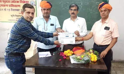 निष्ठा और ईमानदारी से करें कृषि व्यवसाय-डाॅ. धाकड़