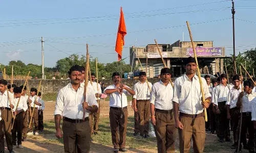 राष्ट्रीय स्वयंसेवक संघ ने निकाला पंथ संचलन