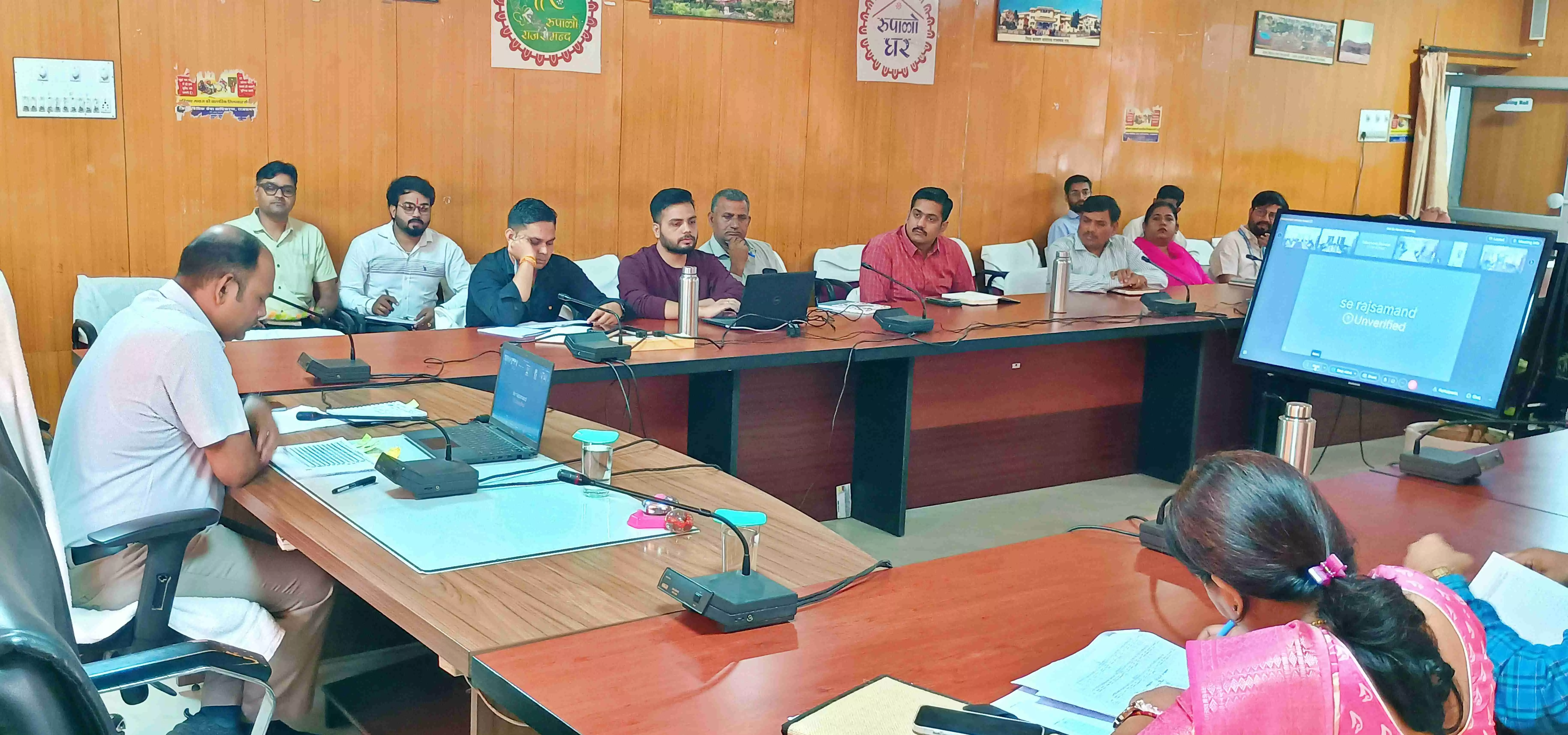 समीक्षा बैठक में संपर्क पोर्टल पर लंबित शिकायतों के समयबद्ध निस्तारण के निर्देश समीक्षा बैठक में संपर्क पोर्टल पर लंबित शिकायतों के समयबद्ध निस्तारण के निर्देश