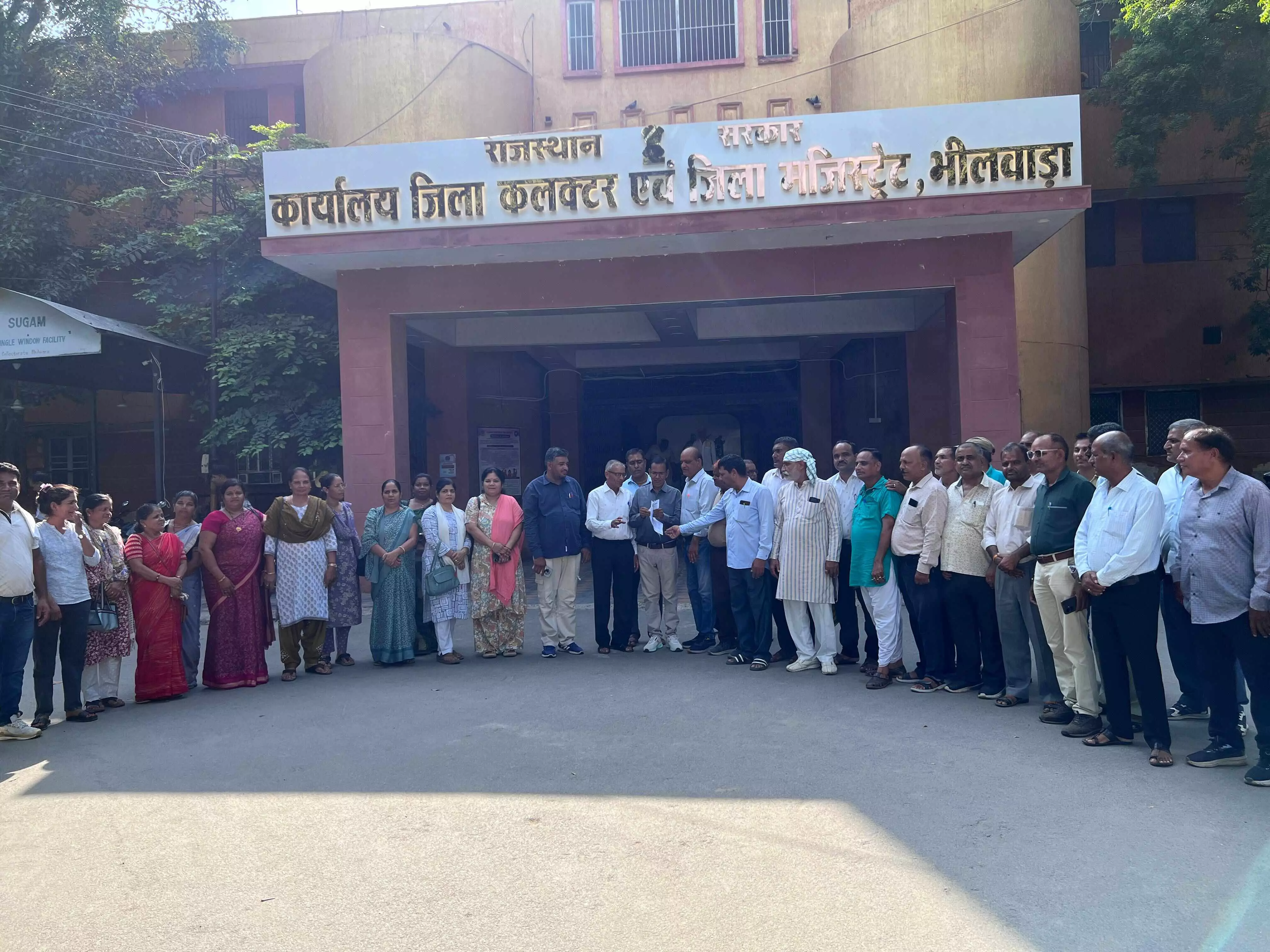 2010 से पहले नियुक्त शिक्षकों की सेवा भी असुरक्षित, शिक्षक संघ ने सरकार से रिव्यू पिटिशन की उठाई मांग 2010 से पहले नियुक्त शिक्षकों की सेवा भी असुरक्षित, शिक्षक संघ ने सरकार से रिव्यू पिटिशन की उठाई मांग