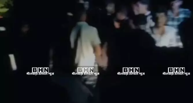 कुंवारिया के डूमखेड़ा इलाके में ग्रामीणों का होटल पर छापा