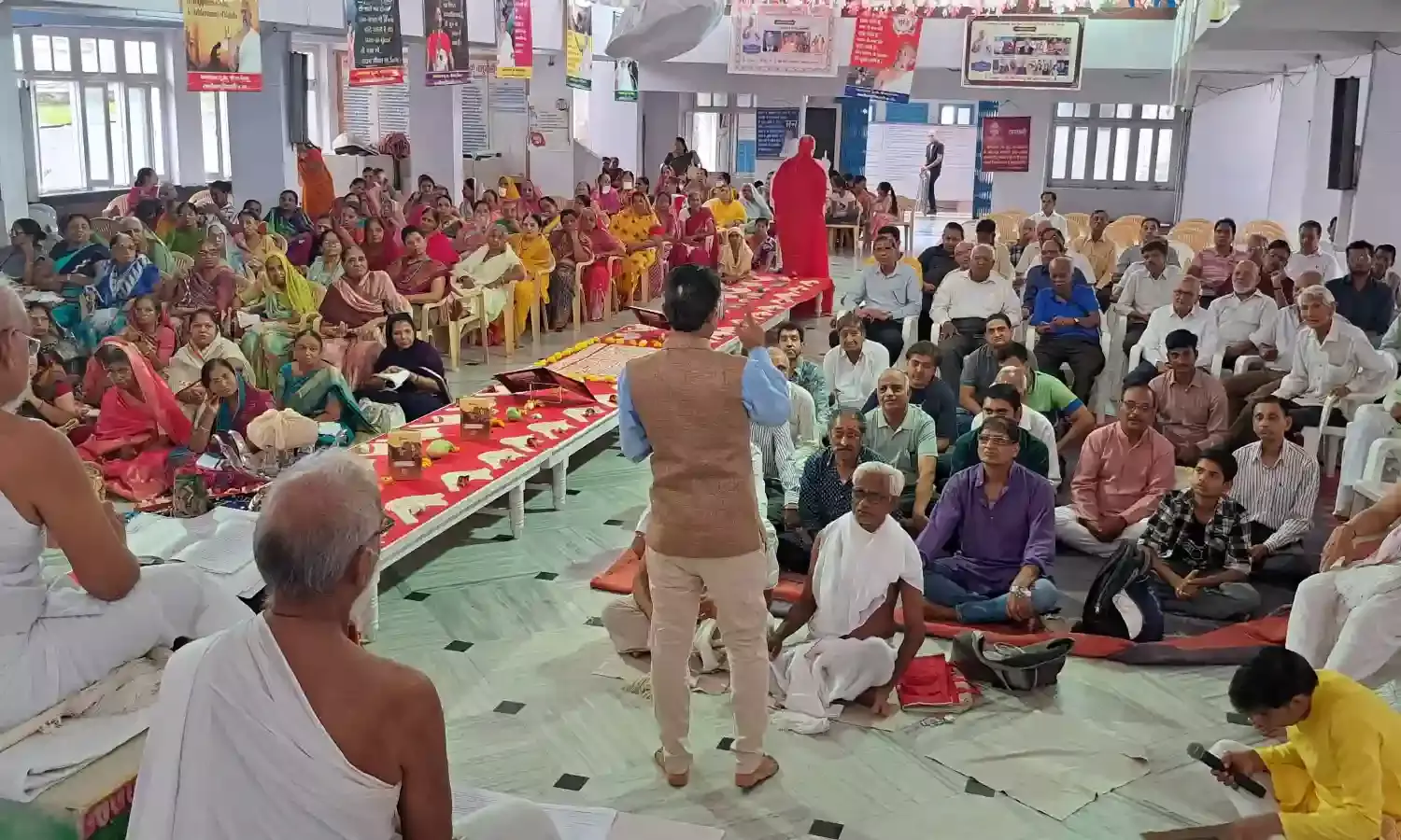 मन को पावन और पवित्र बनाने के लिए सत्संग जरूरी है : जैनाचार्य महाराज