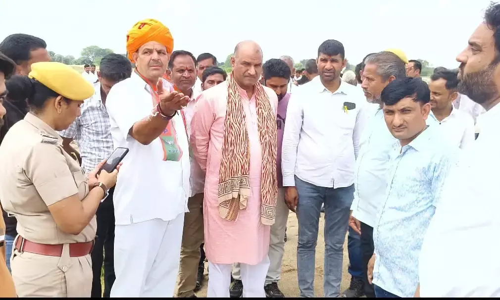 जीतावास के पास बनास नदी में लगाए गए 250 जम्बो बैग, किसानों को सिंचाई हेतु मिलेगा पर्याप्त पानी