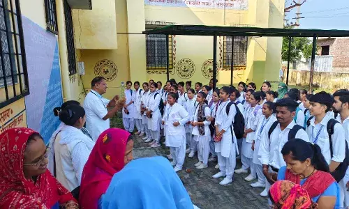 घर-घर जाकर मौसमी बीमारियों से बचाव संबंधी जागरूकता फैला रहीं टीमें घर-घर जाकर मौसमी बीमारियों से बचाव संबंधी जागरूकता फैला रहीं टीमें