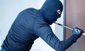 आस्था कॉलोनी में सूने घर के टूटे ताले, नकदी व जेवरात ले गये चोर