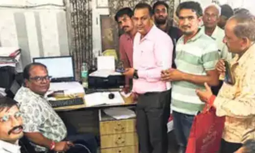 आवासीय योजनाओं में आवेदन निरस्त, 500 आवेदक पहुंचे यूआईटी दफ्तर, जाने कारण आवासीय योजनाओं में आवेदन निरस्त, 500 आवेदक पहुंचे यूआईटी दफ्तर, जाने कारण