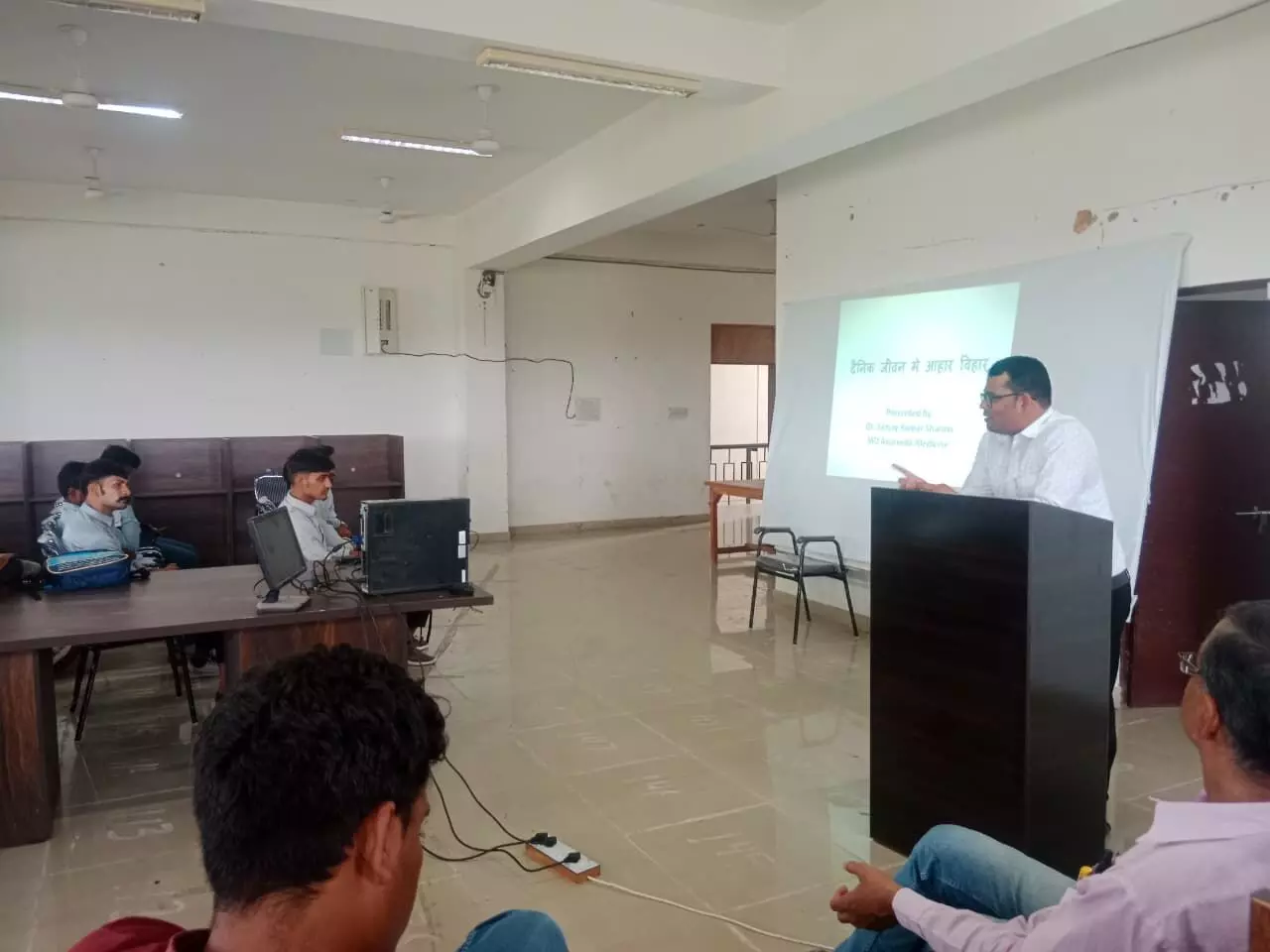 आहार-विहार पर संगोष्ठी, डॉ. शर्मा ने बताए आयुर्वेदिक नियम आहार-विहार पर संगोष्ठी, डॉ. शर्मा ने बताए आयुर्वेदिक नियम