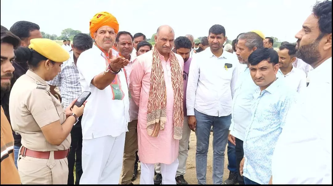 जीतावास के पास बनास नदी में लगाए गए 250 जम्बो बैग, किसानों को सिंचाई हेतु मिलेगा पर्याप्त पानी