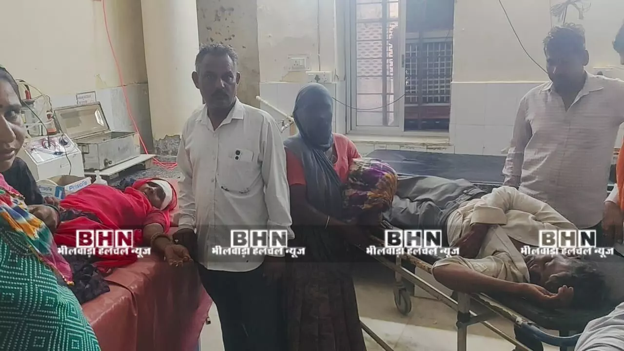 मांडल-बावड़ी मार्ग पर हादसा : टेम्पो पलटा, घायलों को ले जा रही 108 एम्बुलेंस भी रास्ते में हुई खराब मांडल-बावड़ी मार्ग पर हादसा : टेम्पो पलटा, घायलों को ले जा रही 108 एम्बुलेंस भी रास्ते में हुई खराब