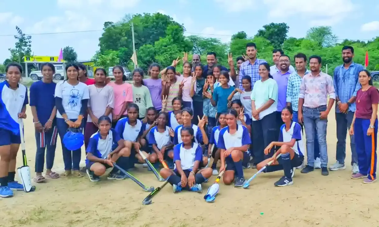 खामोर की हॉकी टीमों ने जिला स्तर पर फिर लहराया परचम।