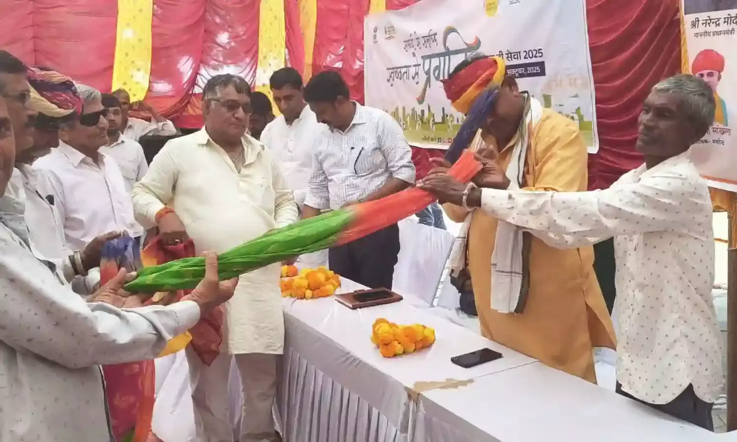 बराना ग्राम पंचायत में आयोजित हुआ ग्रामीण सेवा शिविर