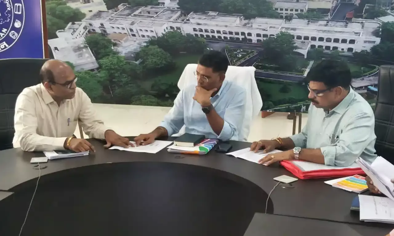 रिजल्ट के रुप में परिलक्षित हो राजस्व संग्रहण के ठोस प्रयास -प्रमुख सचिव खान रविकान्त