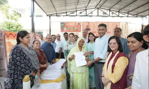 सेवा शिविरों में हाथों हाथ मिली राहत से खिले आमजन के चेहरे