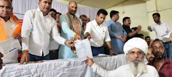 सांसद, विधायक और जिला कलक्टर ने चित्तौड़गढ़ में शहरी सेवा शिविर का किया अवलोकन