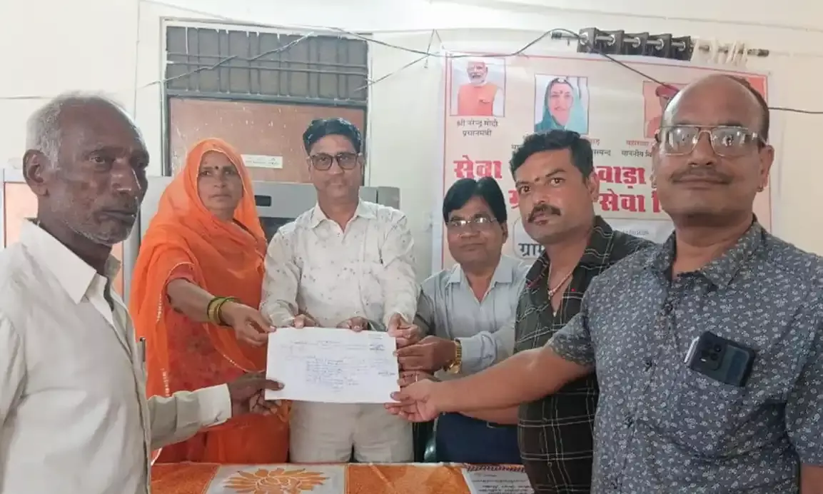 राजस्व अभिलेख में सही हुआ वजेराम का नाम तो छलक उठे आँसू