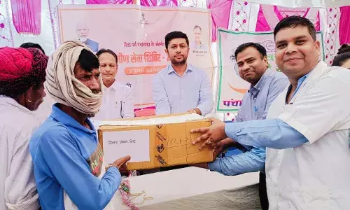 जिला कलेक्टर संधू ने टीबी रोगी को भेंट किया पोषण किट