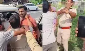 लालसोट-कोथून हाईवे पर ट्रक चालकों और आरटीओ टीम में विवाद, सोशल मीडिया पर वायरल हुआ वीडियो लालसोट-कोथून हाईवे पर ट्रक चालकों और आरटीओ टीम में विवाद, सोशल मीडिया पर वायरल हुआ वीडियो