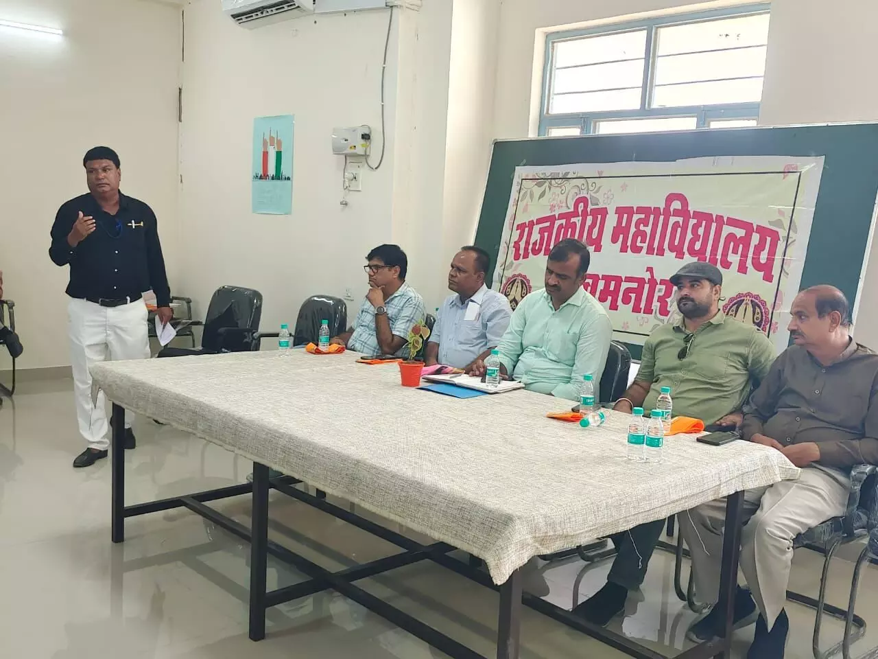 खमनोर में मतदाता जागरूकता कार्यक्रम आयोजित, भावी एवं नव मतदाताओं ने ली मतदाता शपथ खमनोर में मतदाता जागरूकता कार्यक्रम आयोजित, भावी एवं नव मतदाताओं ने ली मतदाता शपथ