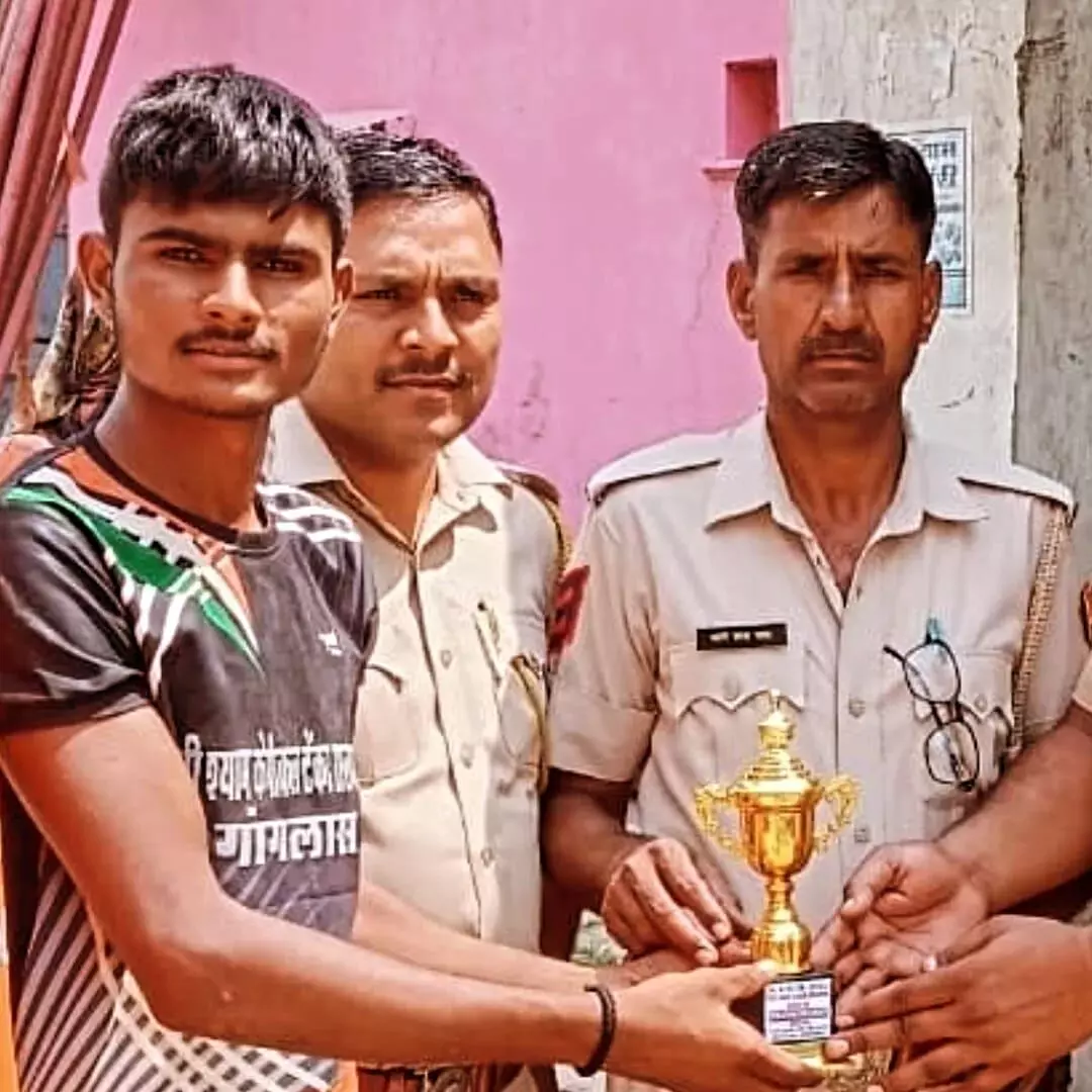 जिला स्तरीय कबड्डी प्रतियोगिता में सुरेश का राज्य स्तर पर चयन जिला स्तरीय कबड्डी प्रतियोगिता में सुरेश का राज्य स्तर पर चयन