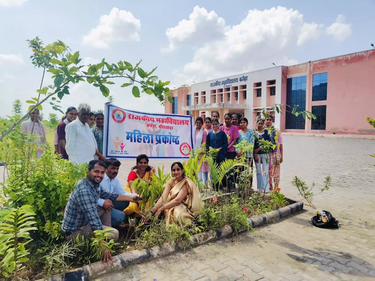 राज्य महिला नीति की अनुपालना में किया वृक्षारोपण