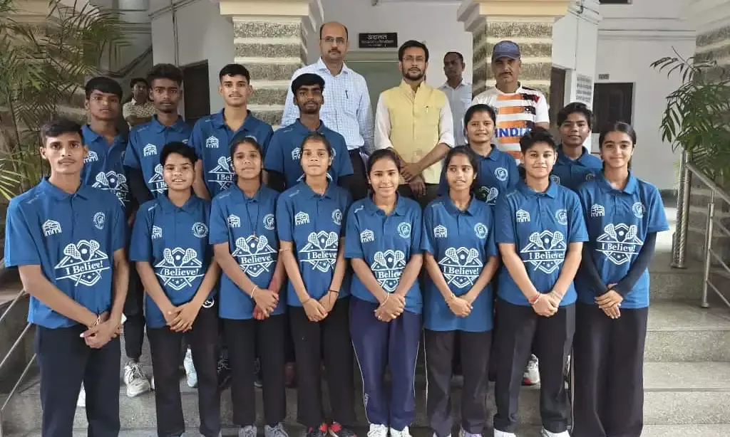 जिला कलक्टर ने किया भारतीय लैक्रोज टीम में चयनित खिलाड़ियों का अभिनंदन