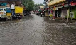 भीलवाड़ा में बादल, बिजोलिया में मूसलाधार बारिश: जलभराव से परेशानी, किसानों पर मिला-जुला असर भीलवाड़ा में बादल, बिजोलिया में मूसलाधार बारिश: जलभराव से परेशानी, किसानों पर मिला-जुला असर