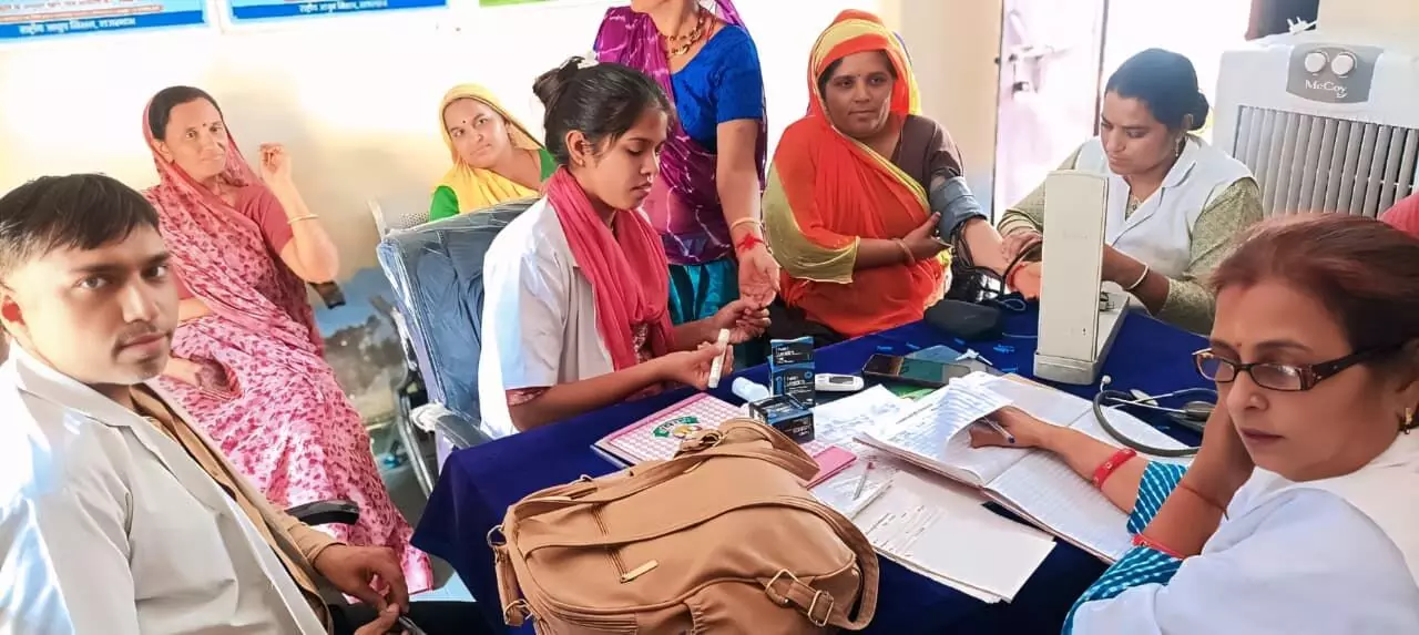 सुवाणा में स्वास्थ्य शिविर, बीपी, शुगर और कैंसर परीक्षण से लोगों को मिली सुविधा सुवाणा में स्वास्थ्य शिविर, बीपी, शुगर और कैंसर परीक्षण से लोगों को मिली सुविधा