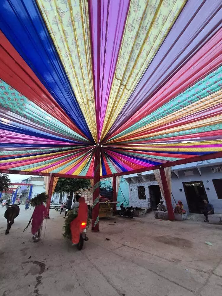 गुरलां में नवरात्रि गरबा की तैयारी जोरों पर गुरलां में नवरात्रि गरबा की तैयारी जोरों पर