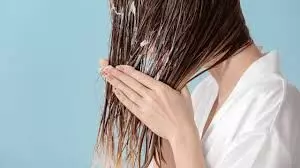 लड़कियां करती हैं गीले बालों को बांधने की गलती!